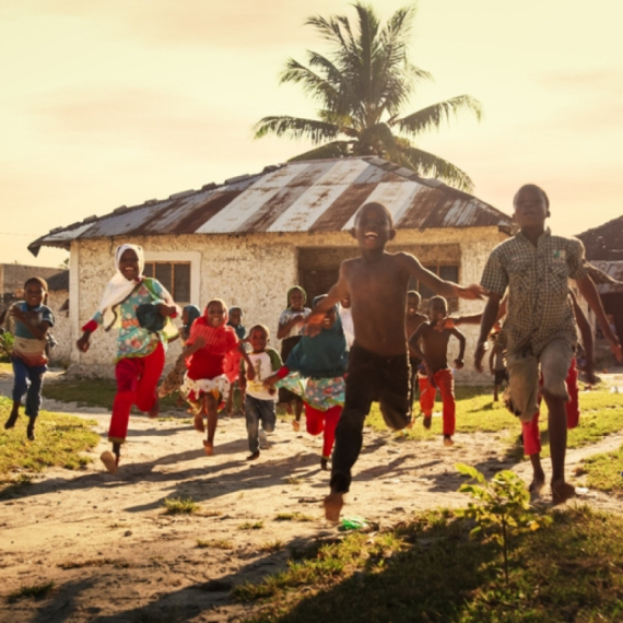 Deca u Africi igraju uz čuvenu srpsku pesmu VIDEO