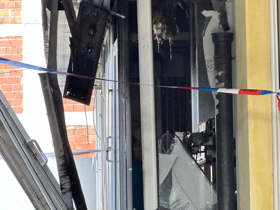 Eksplozija u centru Čačka: Prve slike sa mesta požara – policija vrši uviđaj FOTO