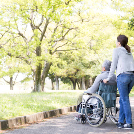 Mediji: Austrija seče pomoć najugroženijima, a drži lekcije Srbiji