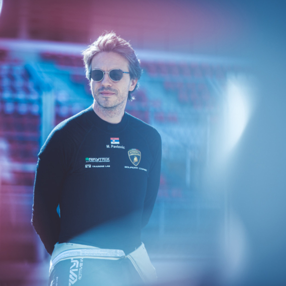 Miloš Pavlović nastupa u tri šampionata!