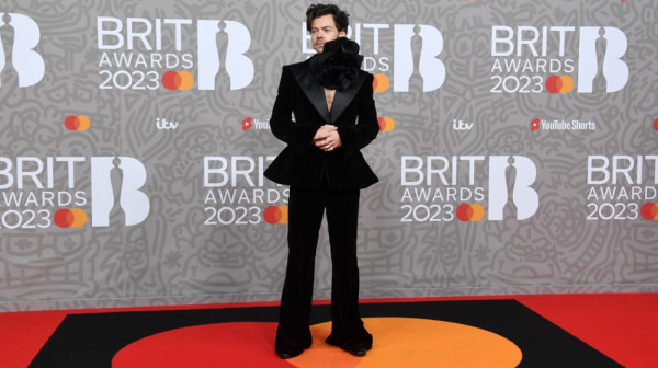 Mrežama se širi teorija: Da li je Hari Stajls "ukrao" melodiju iz pesme "Lutka"? VIDEO