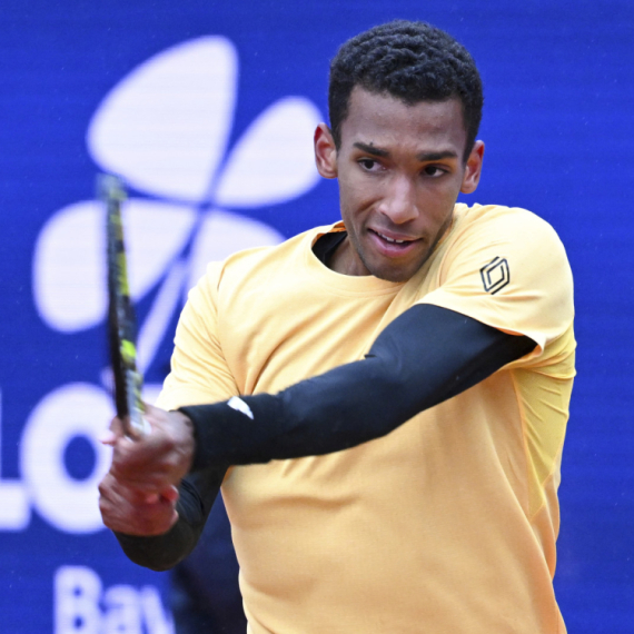 Feliks se "zaledio" u Minhenu – morao da navuče rukavice VIDEO