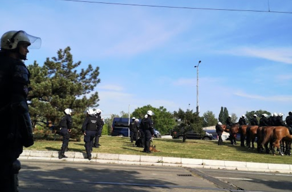 Navijači Partizana uz policiju krenuli ka Marakani VIDEO