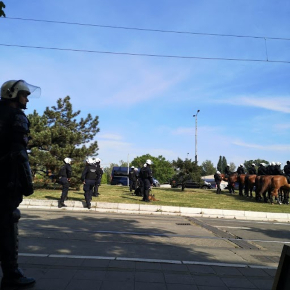 Navijači Partizana uz policiju krenuli ka Marakani VIDEO