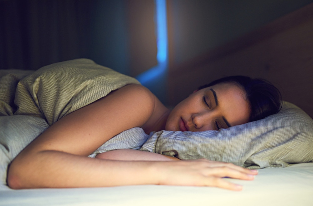 Spavanje u sobi u koju dopire veštačka svetlost povećava rizik od nastanka opasnog stanja