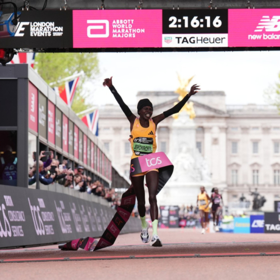 Oboren svetski rekord u maratonu! VIDEO