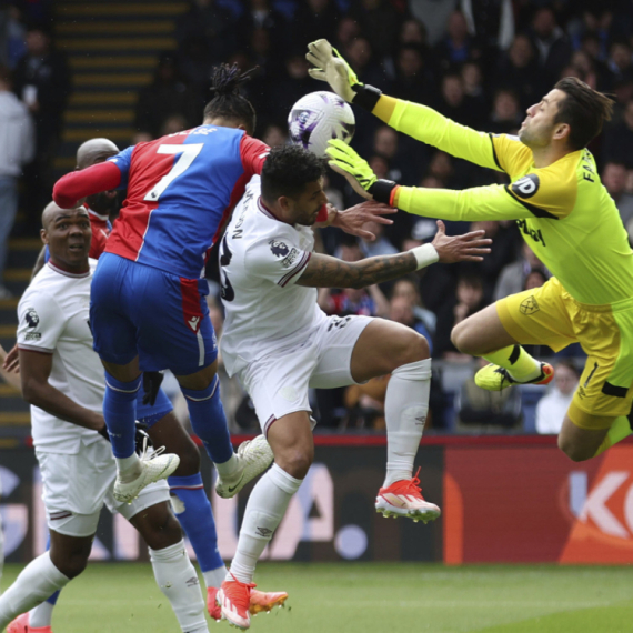 Aston Vila sanja LŠ, Vest Hem razbijen na "Selhurst parku"