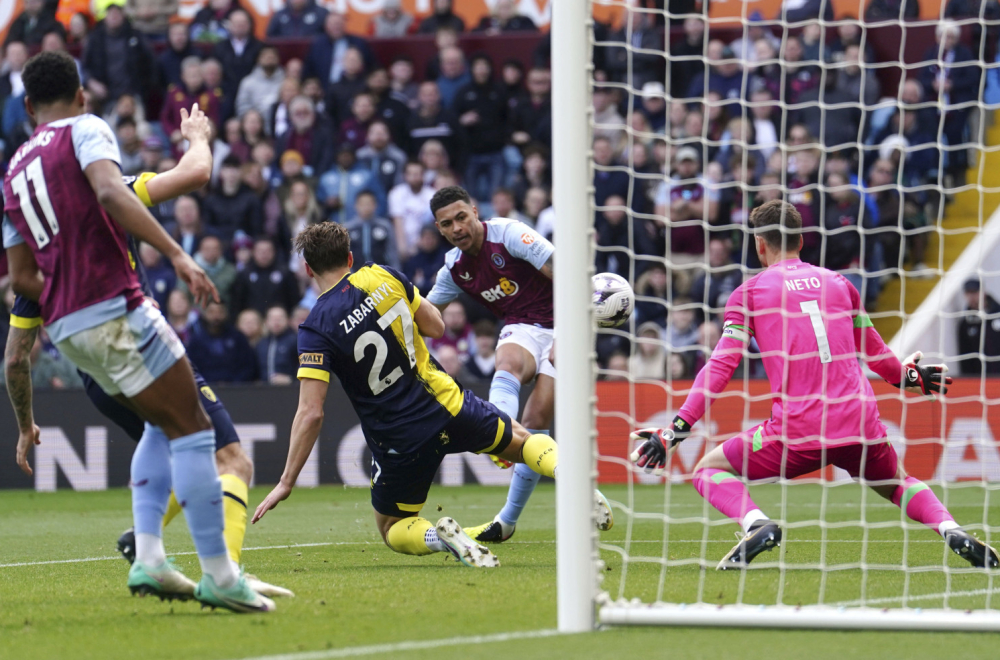 Aston Vila sanja LŠ, Vest Hem razbijen na Selhurst parku