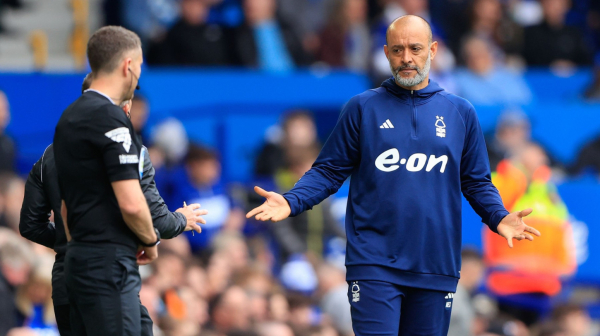 Premijerligaš besan: Sudija u VAR sobi navijač Lutona VIDEO