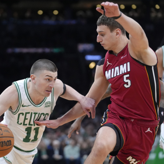 Jović kao starter debitovao u plej-ofu: Dvocifren, ali nedovoljno protiv Bostona VIDEO