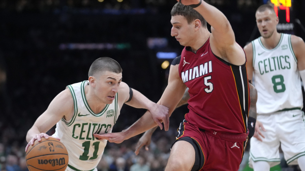 Jović kao starter debitovao u plej-ofu: Dvocifren, ali nedovoljno protiv Bostona VIDEO