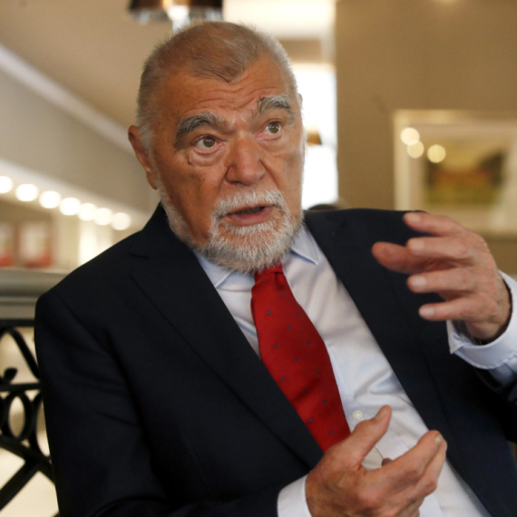 "Premijer je iza vas"; "Je*e mi se" VIDEO