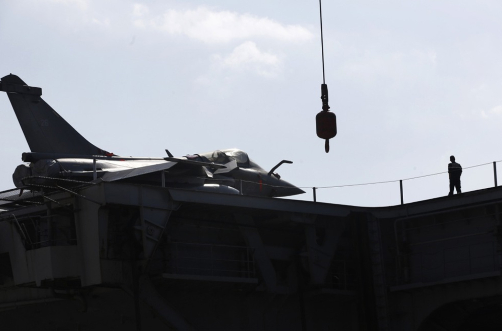 Isplovio "Šarl de Gol"