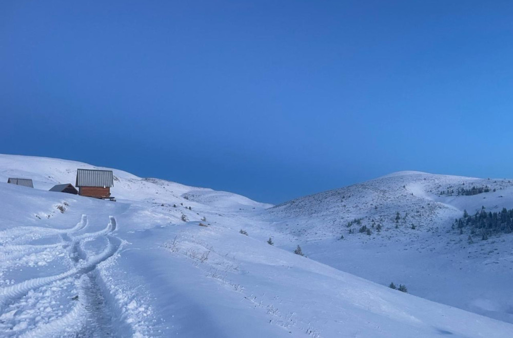 "Jedva smo se izvukli": Skoro pola metra snega na Bjelasici FOTO