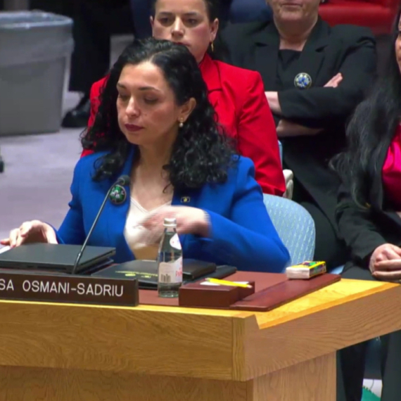 Obrukani na samom početku: Vučić predstavlja Srbiju, a koga predstavlja Vjosa Osmani?! FOTO