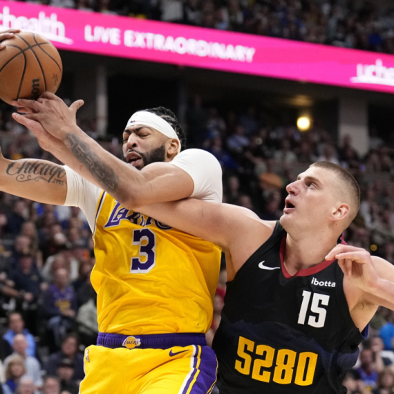 NBA liga priznala grešku – Lejkersi oštećeni protiv Jokićevih Nagetsa VIDEO