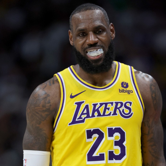 Lebron besan na sudije: "To je je*eno glupo" VIDEO