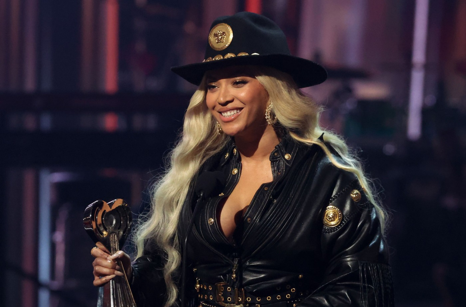 Bijonse velikim iznenađenjem završila turneju: Njih izvela na scenu i zapalila masu VIDEO