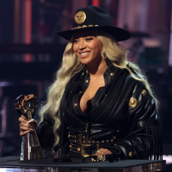 Bijonse velikim iznenađenjem završila turneju: Njih izvela na scenu i zapalila masu VIDEO