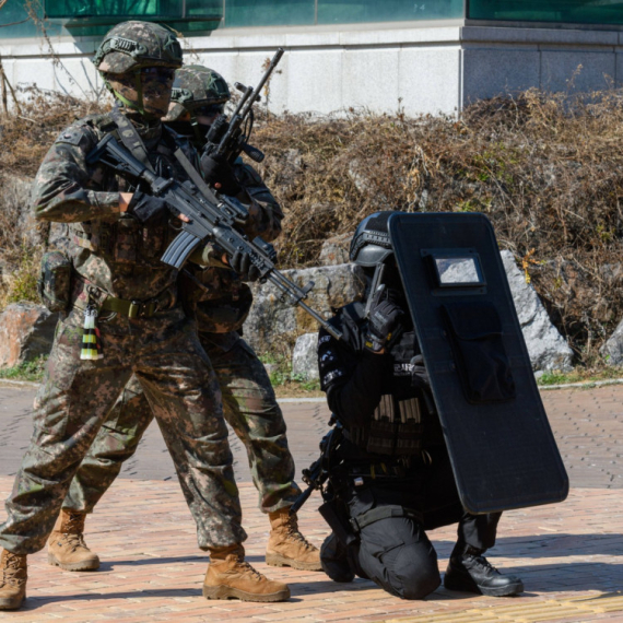 Vojska Južne Koreje stiže na granicu