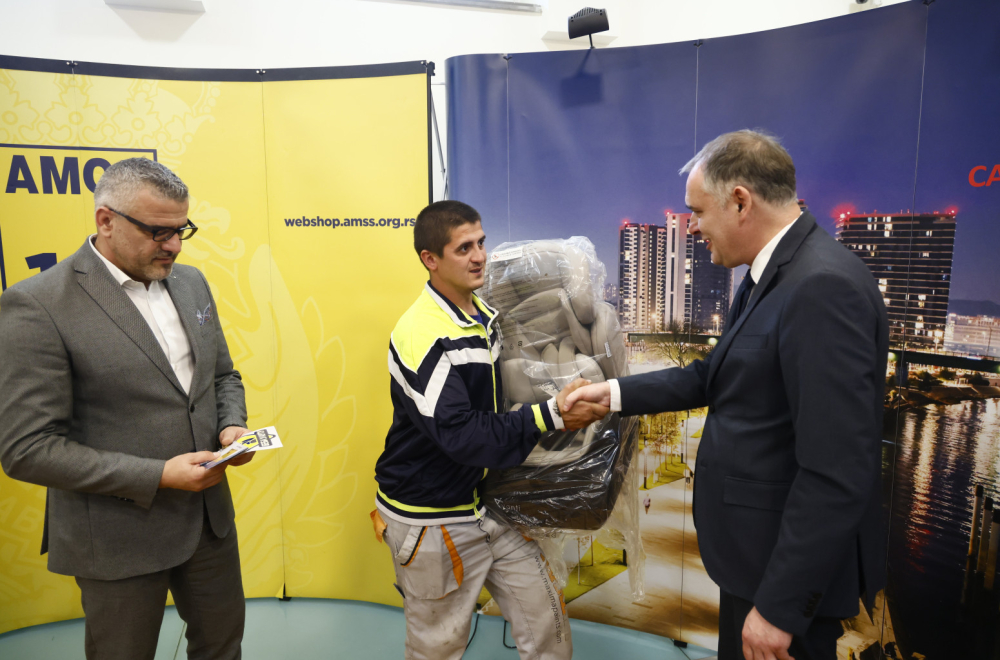 AMSS i Savski venac grade dobre navike: Podeljeno više od 100 besplatnih auto-sedišta