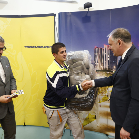 AMSS i Savski venac grade dobre navike: Podeljeno više od 100 besplatnih auto-sedišta