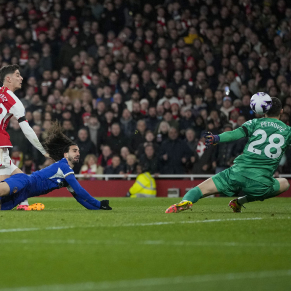 Petrović primio pet golova – Arsenal bez milosti za Čelsi!