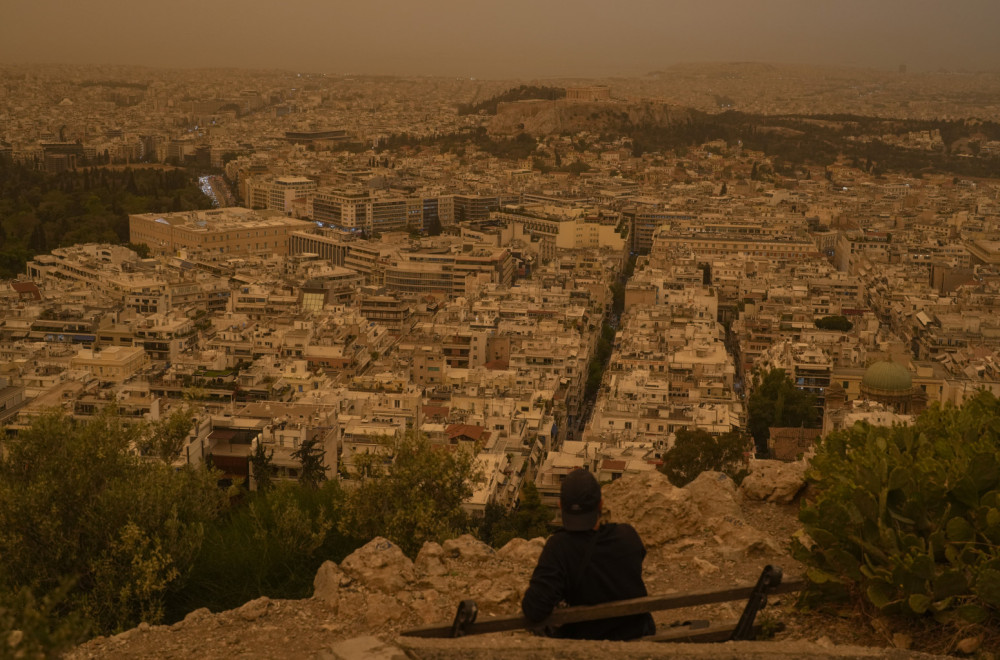 Nestvarni snimci iz Grčke: Oblaci prašine prekrili Atinu FOTO