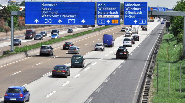 Zašto Nemci usporavaju na Autobanu i tamo gde nema ograničenja brzine?