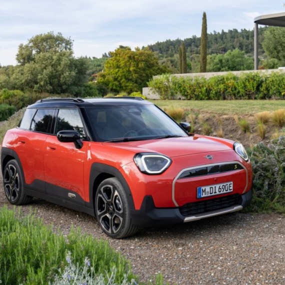 Postavka kompletirana zanimljivim strujašem: Predstavljen Mini Aceman FOTO