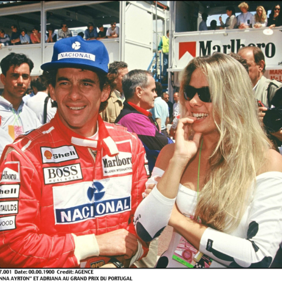 Prodaje se komad istorije: Honda NSX koja je pripadala Airtonu Seni FOTO