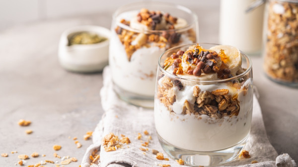 Šta je bolji izbor u procesu mršavljenja – grčki jogurt ili skyr?