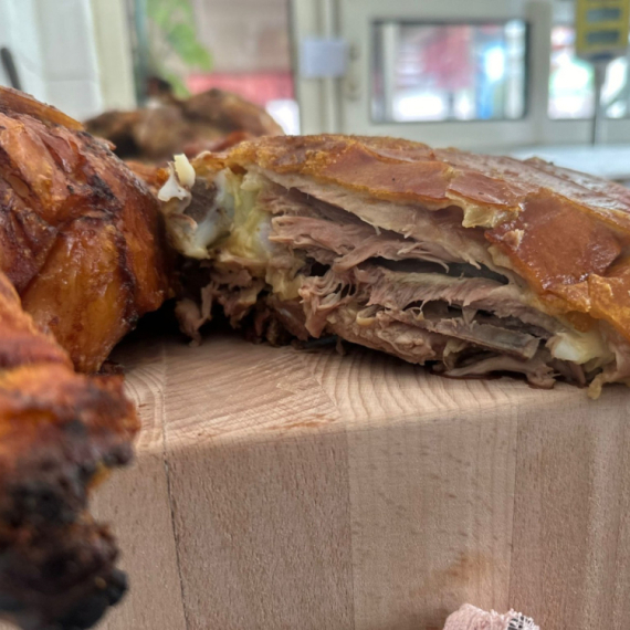 Pečenjare u deficitu sa "robom" pred praznike: Obori prazni, potražnja ogromna, a cena...