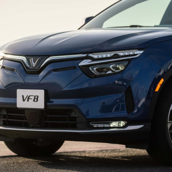 Vlasnici tuže auto-kompaniju: Kažu da se njihov EV puni čak 24 sata!