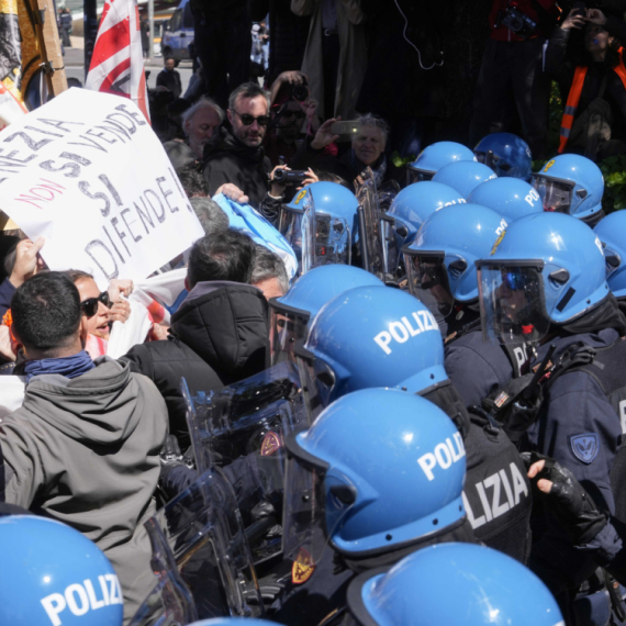Potpuni kolaps u Veneciji: Protesti, redovi, policija, ljudi u šoku FOTO