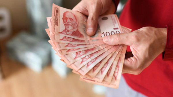 Akcionariski fond ili Uprava za trezor? Kako se prijaviti za 6.000 dinara i koji su uslovi