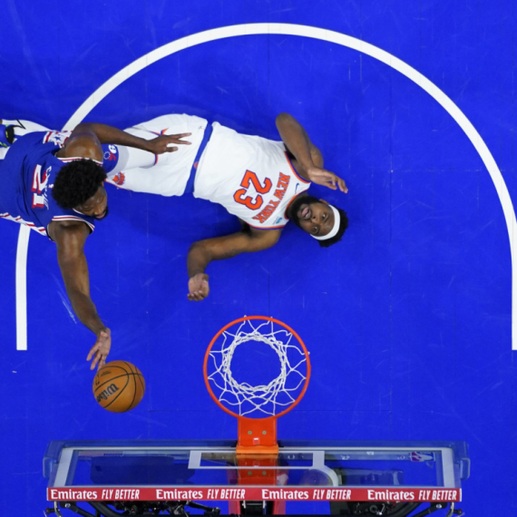 Embidovih 50 poena u senci prljavog poteza VIDEO