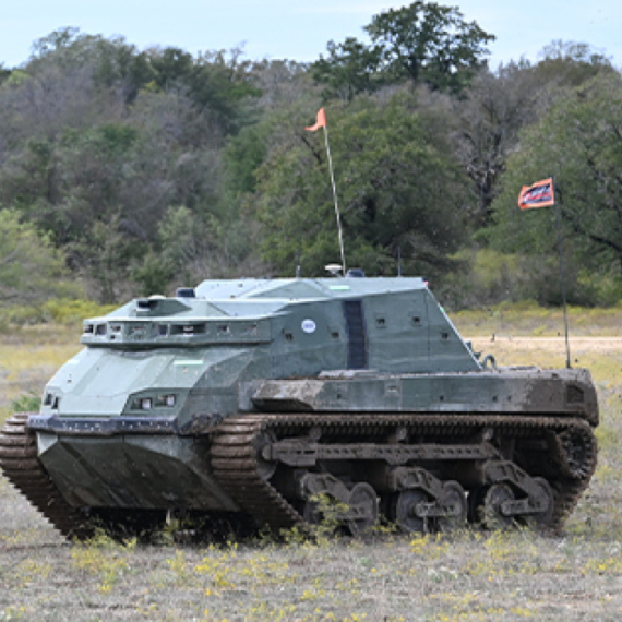 Amerika ima čudovišni robotenk: Stavili su mu demonske zelene oči VIDEO