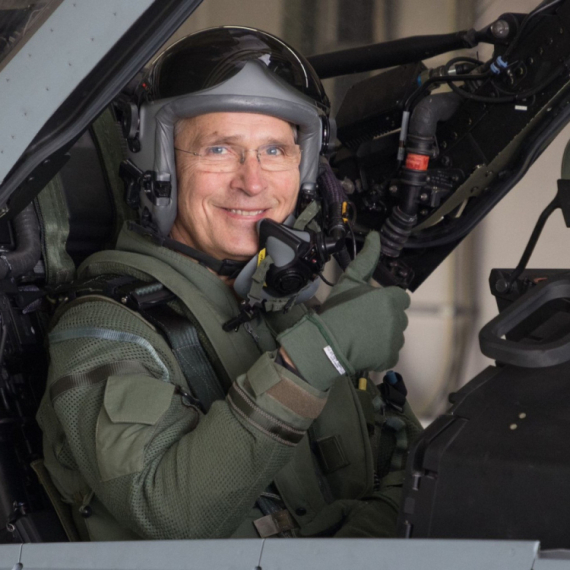 Stoltenberg iz moćnog nemačkog lovca nadgledao NATO prostor FOTO