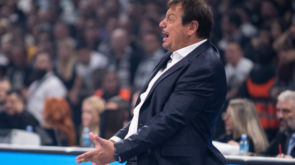 Ataman "poludeo" ispred svlačionice: "Ko je ovaj čovek? Zovite obezbeđenje" VIDEO