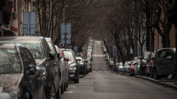 Rešava se problem sve više automobila u gradu: U planu proširenje parking prostora
