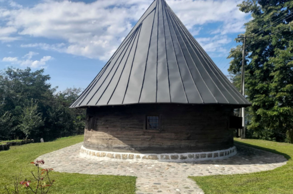 Meštani iz pepela digli svetinju i sagradili je svojim rukama za samo tri meseca FOTO