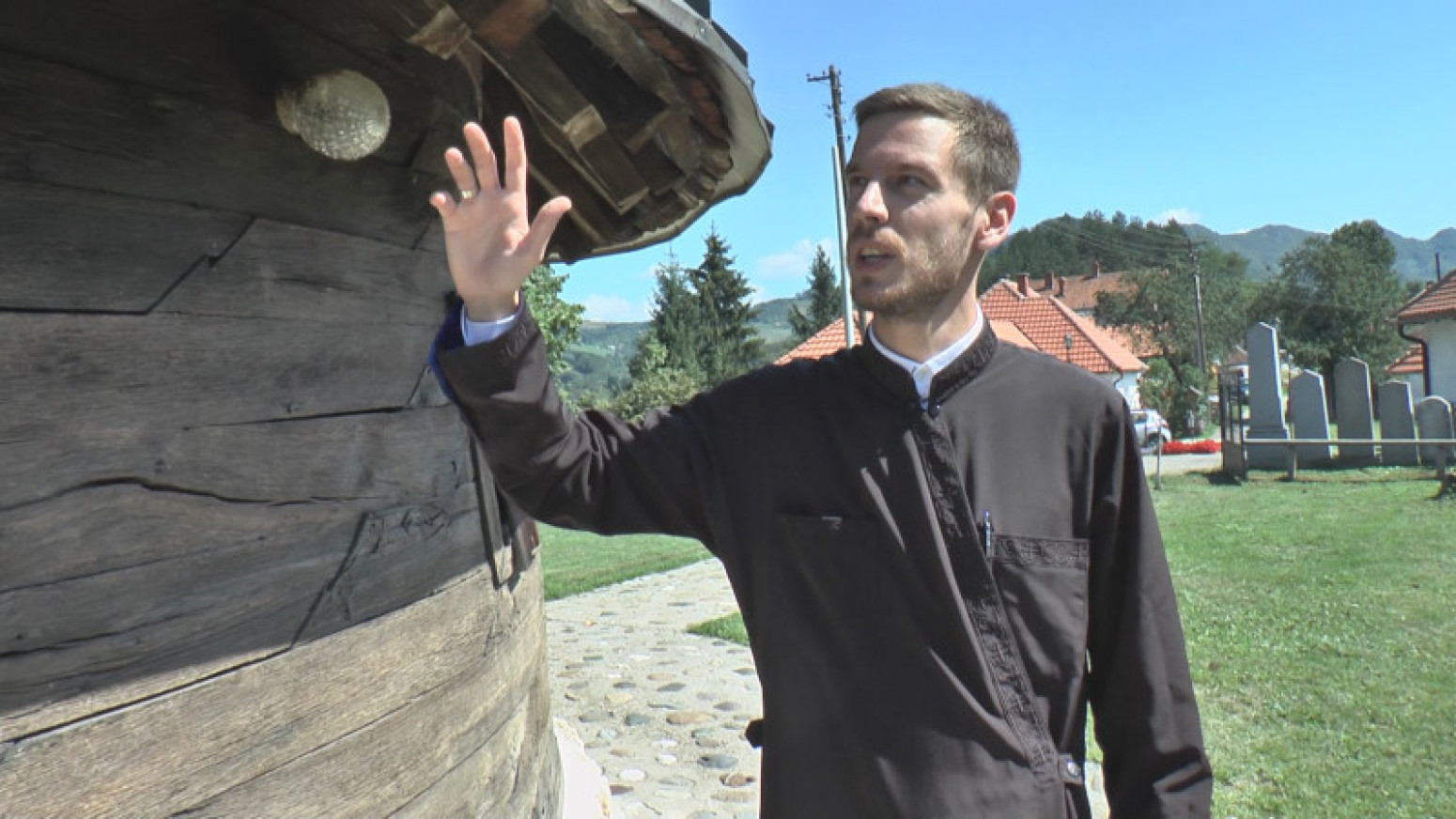 Meštani iz pepela digli svetinju i sagradili je svojim rukama za samo tri meseca FOTO