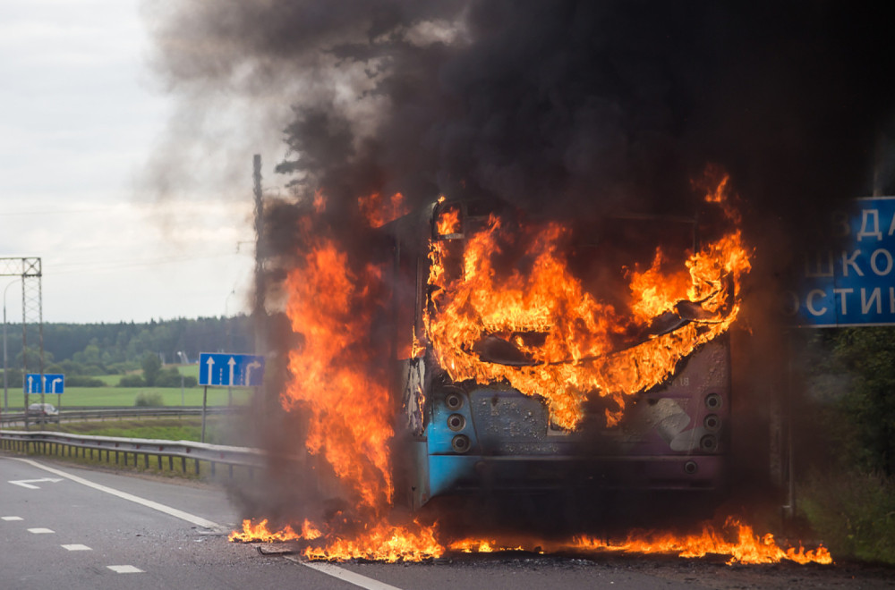 Zapalio se autobus pun ljudi: Poginulo 9 osoba