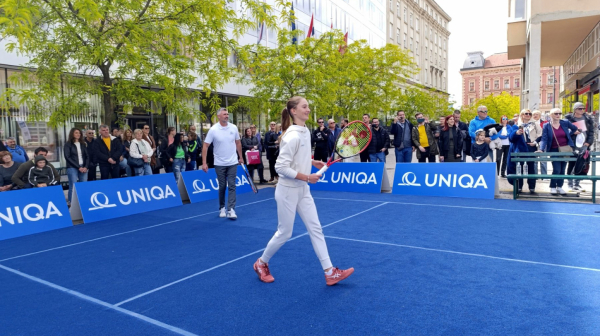 B92.sport na neobičnom spektaklu: Ivanišević sa Srpkinjom usred Zagreba igrao tenis FOTO/VIDEO
