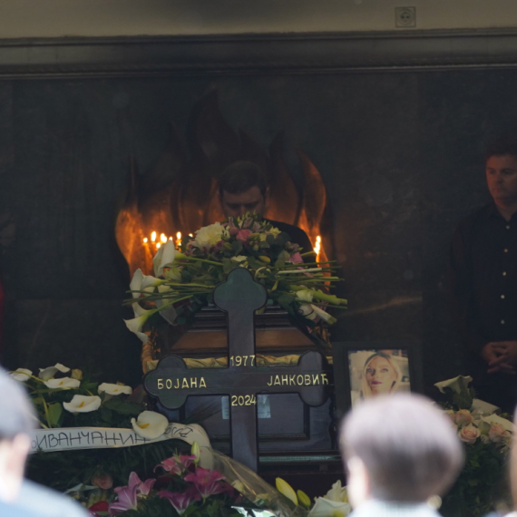 Sahranjena Bojana Janković: Ispraćena uz pesmu, bivši muž održao dirljiv govor FOTO