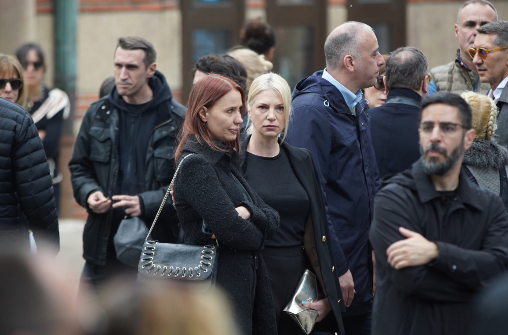 Potresne scene na sahrani Bojane Janković: Sestra u suzama, stigao veliki broj poznatih FOTO