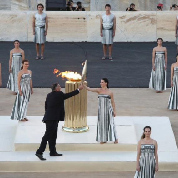 Organizatori OI preuzeli plamen u Atini