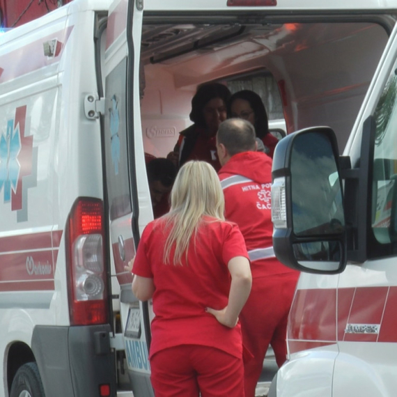 Težak sudar autobusa i automobila u Budvi; Vozač autobusa prebačen u bolnicu