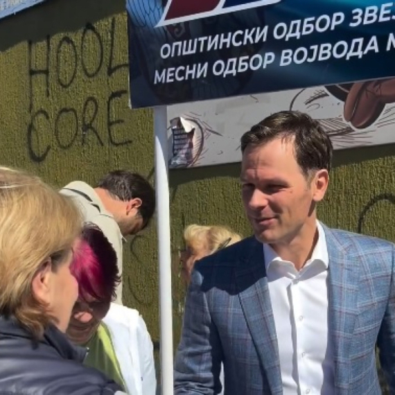 Mali sa građanima na Zvezdari: "Volim da čujem iz prve ruke šta ljudi imaju da kažu" VIDEO